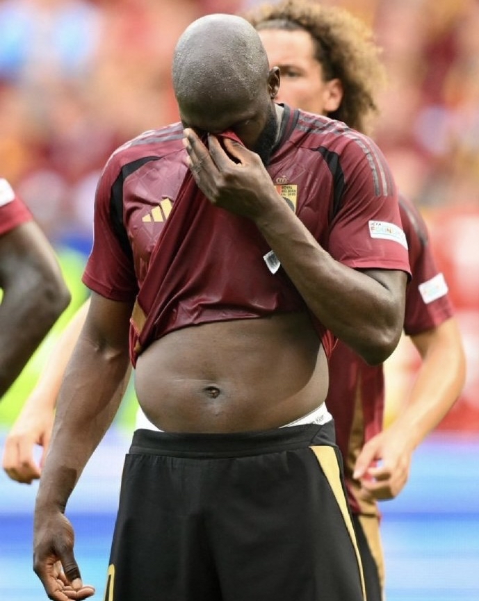 欧超杯倒计时，罗马赛前单刀错失，细节引发关注，更衣室稳定，资深球员宣示担当的简单介绍